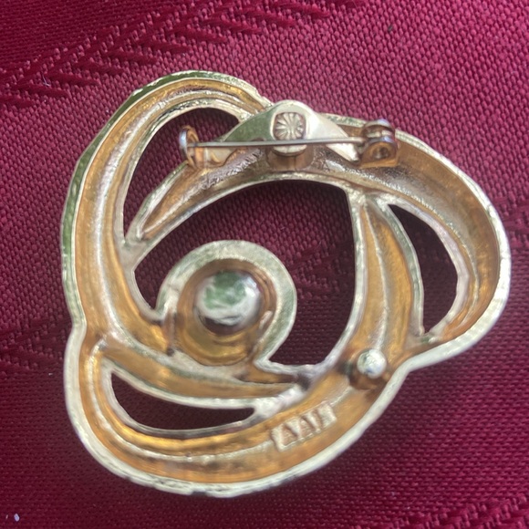 Vintage AAI Gold Tone Faux Pearl Brooch - Picture 3 of 4